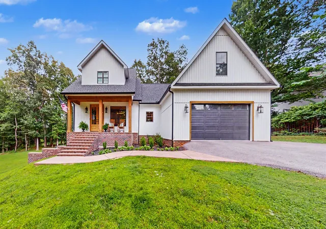 Photo 1 of Single family home for sale at 183 Country Wood Dr, Paris, TN 38242 | MLS# 3251420 | Listing updated on 2026-09-19