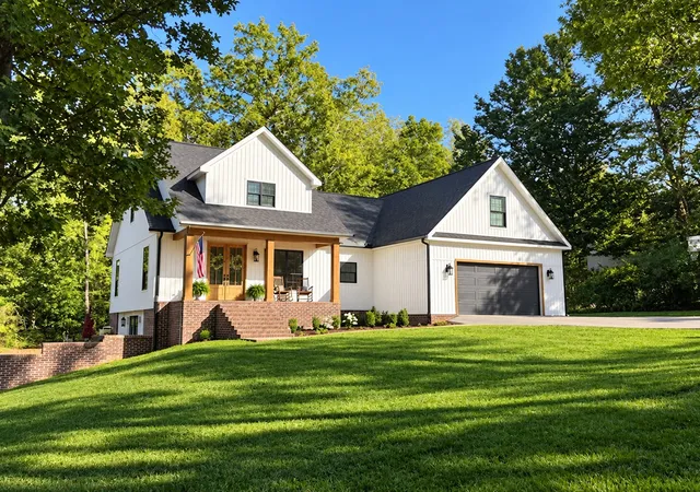 Single family home for sale at 183 Country Wood Dr, Paris, TN 38242 | MLS# 3251420