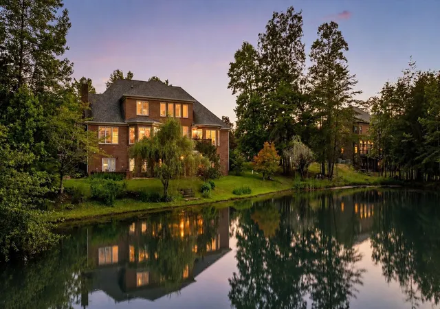Photo 2 of Mansion for sale at 6 Ives Lake Rd, Signal Mountain, TN 37377 | MLS# 3251522 | Listing updated on 2026-09-24