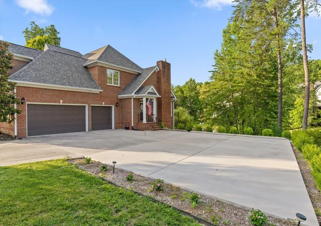 Homes for sale in Signal Mountain, TN | 6 Ives Lake Road, Signal Mountain, TN 37377 | MLS# 3251522