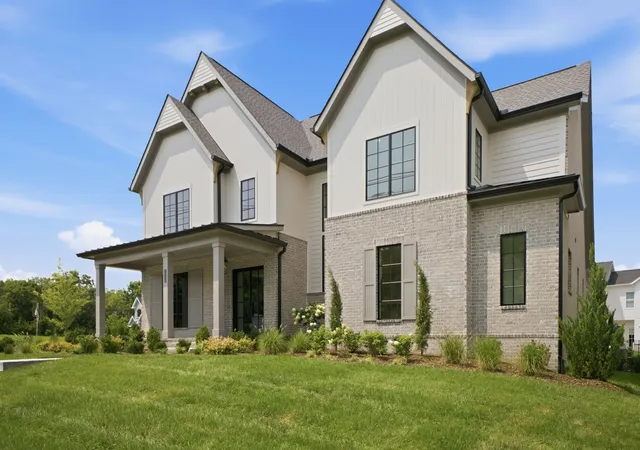 Photo 3 of Single family home for sale at 2966 Del Rio Pike, Franklin, TN 37069 | MLS# 3252155 | Listing updated on 2026-10-04