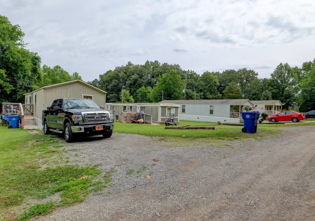 Listing Photo 5 - Condo for sale in building located at 1026 Ross Ln, Clarksville, TN 37042