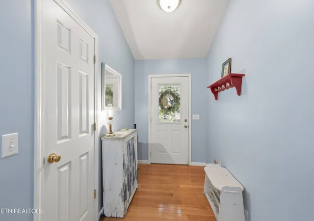 Photo 3 of Single family home for sale at 122 Wycliff Ln, Crossville, TN 38558 | MLS# 3251608 | Listing updated on 2026-09-20