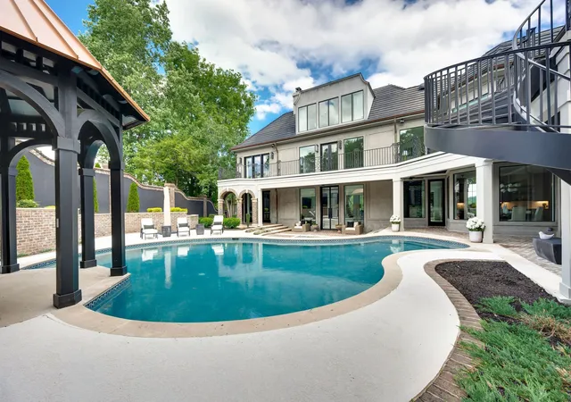 Photo 3 of Single family home for sale at 19 Inveraray, Nashville, TN 37215 | MLS# 3261255 | Listing updated on 2026-09-03