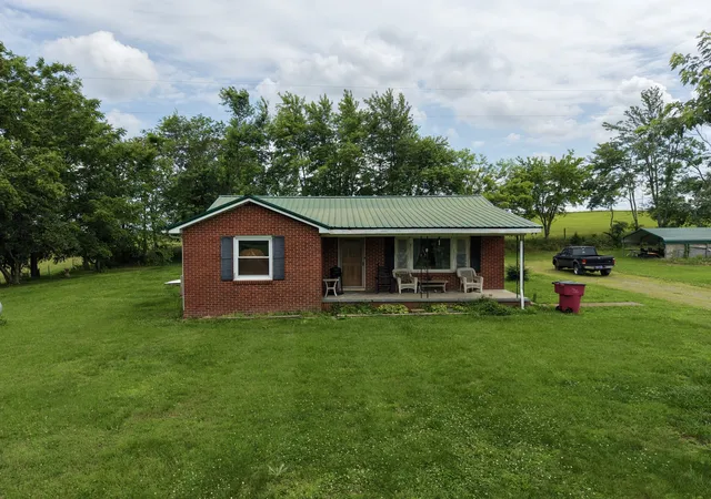 Homes for sale in Red Boiling Springs, TN | 980 West Rd, Red Boiling Springs, TN 37150 | MLS# 3263288