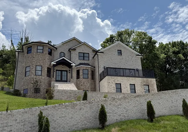 Photo 1 of Mansion for sale at 3008 Strickland Dr, Nashville, TN 37221 | MLS# 3251650 | Listing updated on 2026-07-10