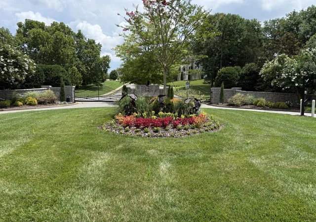 Photo 3 of Mansion for sale at 3008 Strickland Dr, Nashville, TN 37221 | MLS# 3251650 | Listing updated on 2026-07-10