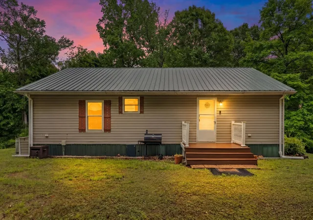 Homes for sale in Stewart, TN | 122 Lakeview Rd, Stewart, TN 37175 | MLS# 3258326