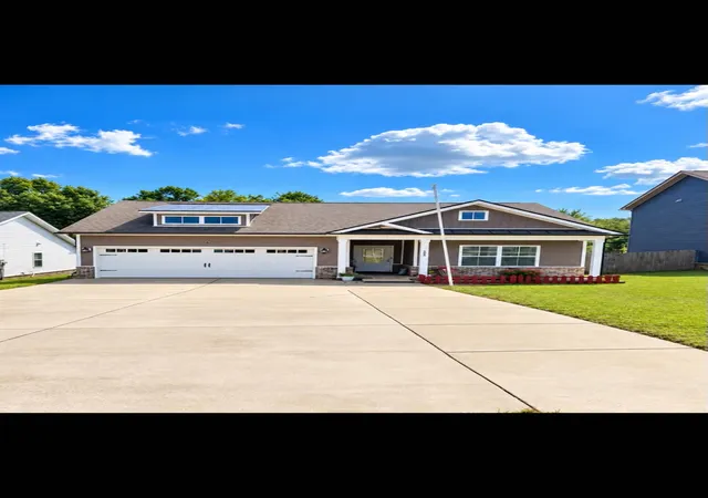 Photo 1 of Single family home for sale at 308 College St, Burns, TN 37029 | MLS# 3542860 | Listing updated on 2026-09-30