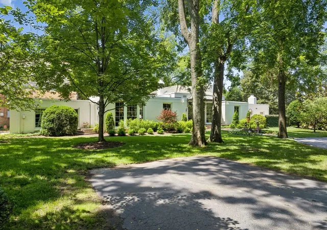 Photo 2 of Single family home for sale at 2200 Harding Pl #6, Nashville, TN 37215 | MLS# 3260503 | Listing updated on 2026-08-20