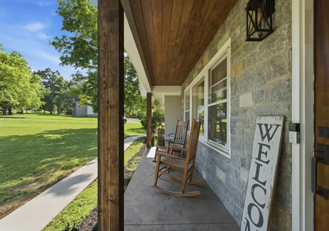 Photo 4 of Single family home for sale at 824 Clematis Dr, Nashville, TN 37205 | MLS# 3251731 | Listing updated on 2026-08-20