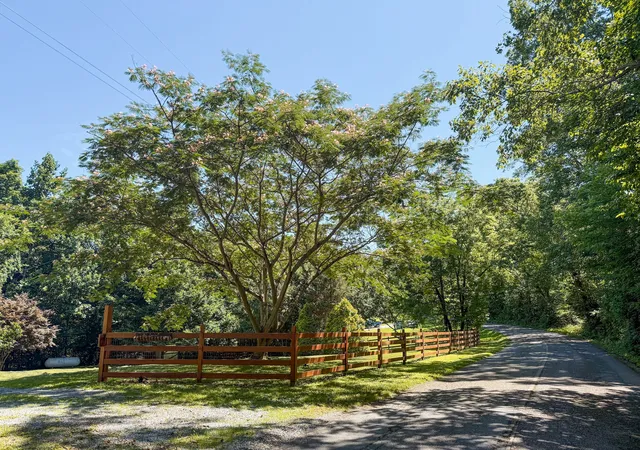 Homes for sale in White Bluff, TN | 1660 Leatherwood Rd, White Bluff, TN 37187 | MLS# 3260360