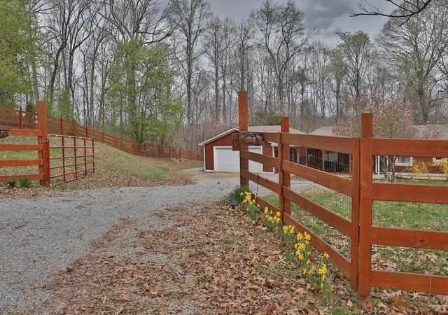 Homes for sale in White Bluff, TN | 1660 Leatherwood Rd, White Bluff, TN 37187 | MLS# 3260360