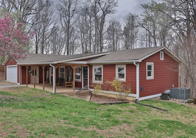 Homes for sale in White Bluff, TN | 1660 Leatherwood Rd, White Bluff, TN 37187 | MLS# 3260360