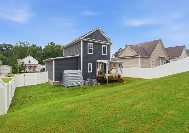 Homes for sale in Burns, TN | 1011 Sycamore Rdg E, Burns, TN 37029 | MLS# 3269963