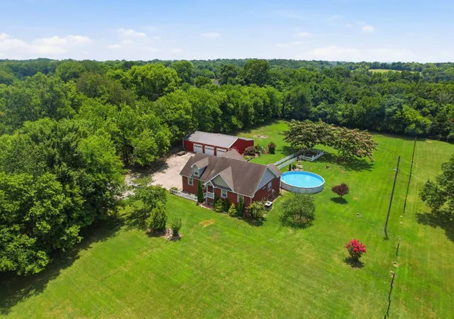 Homes for sale in Castalian Springs, TN | 113 E Robertson Rd, Castalian Springs, TN 37031 | MLS# 3267423