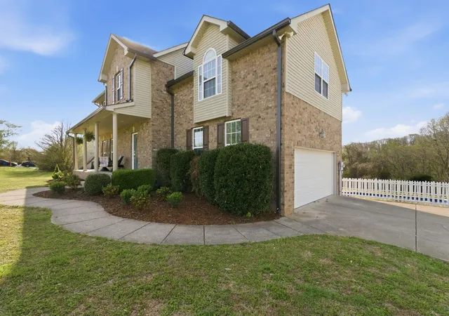 Homes for sale in Burns, TN | 1229 Old East Side Rd, Burns, TN 37029 | MLS# 3261095