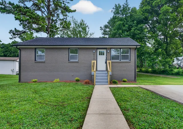 Homes for sale in Clarksville, TN | 913 Woodland St, Clarksville, TN 37040 | MLS# 3251825