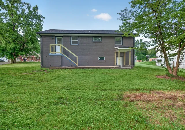 Homes for sale in Clarksville, TN | 913 Woodland St, Clarksville, TN 37040 | MLS# 3251825