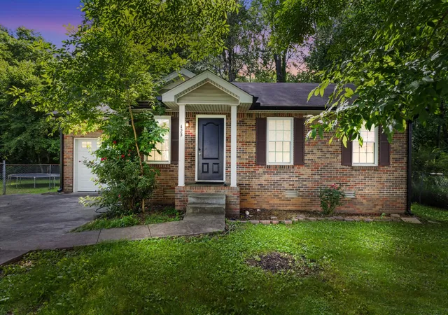 Photo 1 of Single family home for sale at 423 Donna Dr, Clarksville, TN 37042 | MLS# 3251873 | Listing updated on 2026-08-20