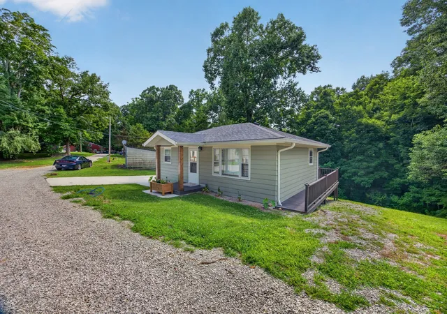 5th image of 94 Cummins Ct, Celina, TN 38551 | MLS# 3251880