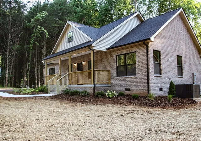 Homes for sale in Sparta, TN | 629 Crossvine Rd, Sparta, TN 38583 | MLS# 3251914