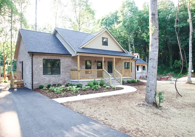 Homes for sale in Sparta, TN | 629 Crossvine Rd, Sparta, TN 38583 | MLS# 3251914