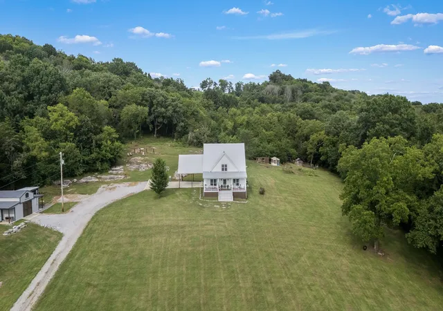 Photo 3 of Single family home for sale at 104 Hickerson Rd, Wartrace, TN 37183 | MLS# 3285550 | Listing updated on 2026-08-24