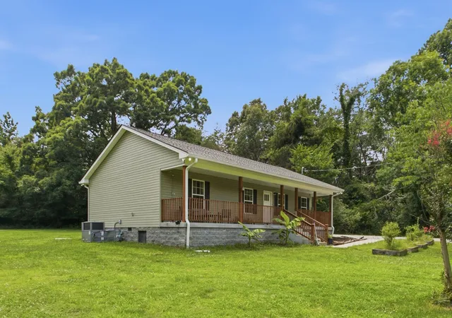 Homes for sale in Nunnelly, TN | 8252 Pinewood Rd, Nunnelly, TN 37137 | MLS# 3251973