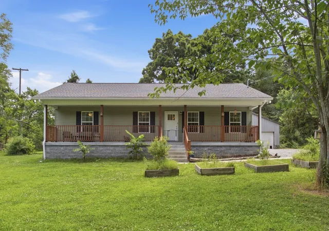 Homes for sale in Nunnelly, TN | 8252 Pinewood Rd, Nunnelly, TN 37137 | MLS# 3251973