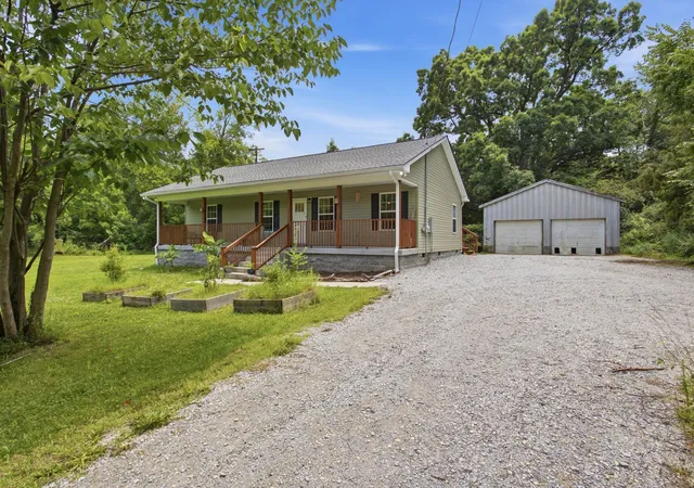 Homes for sale in Nunnelly, TN | 8252 Pinewood Rd, Nunnelly, TN 37137 | MLS# 3251973