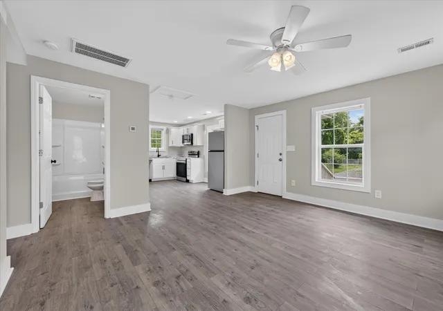 Photo 3 of Single family home for sale at 624 Elder St, Clarksville, TN 37040 | MLS# 3256632 | Listing updated on 2026-08-31