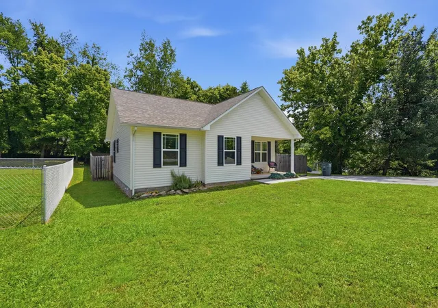 Homes for sale in Sparta, TN | 140 Carson St, Sparta, TN 38583 | MLS# 3256492