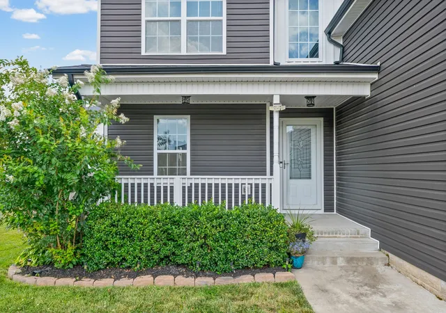Photo 2 of Single family home for sale at 433 Andean Ct, Clarksville, TN 37040 | MLS# 3260397 | Listing updated on 2026-10-14