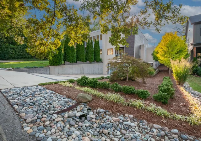 Photo 3 of Single family home for sale at 2707 Hawthorne Pl, Nashville, TN 37212 | MLS# 3545955 | Listing updated on 2026-09-12