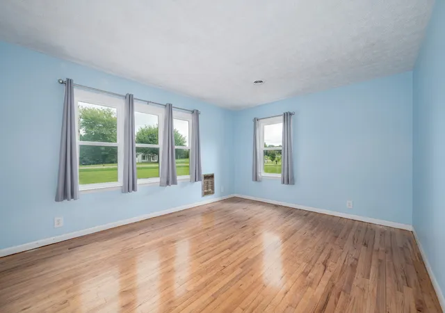Photo 3 of Single family home for sale at 19 Ostewig Dr, Tennessee Ridge, TN 37178 | MLS# 3282350 | Listing updated on 2026-09-23
