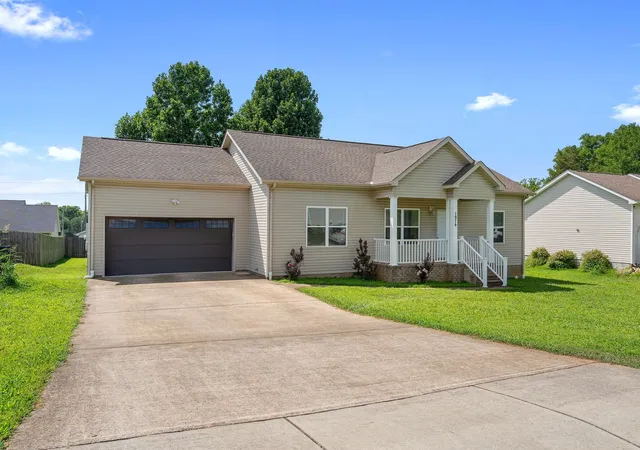 Homes for sale in Columbia, TN | 1976 Normandy Dr, Columbia, TN 38401 | MLS# 3255469