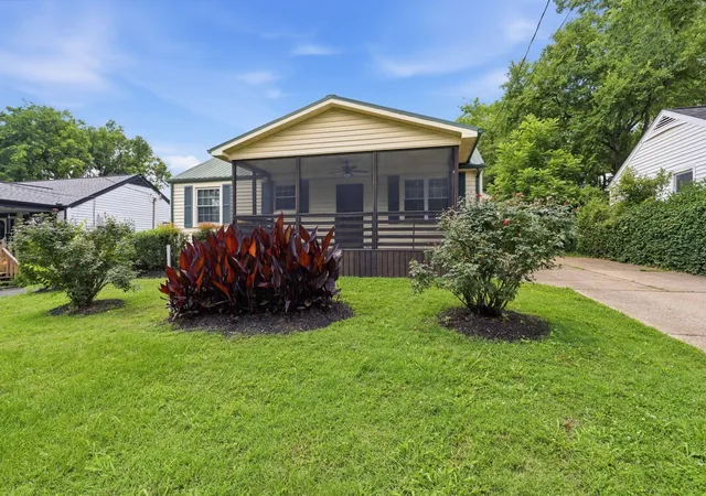 Homes for sale in Nashville, TN | 5615 Meadowcrest Ln, Nashville, TN 37209 | MLS# 3254912