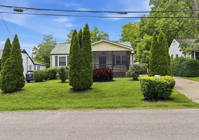 Homes for sale in Nashville, TN | 5615 Meadowcrest Ln, Nashville, TN 37209 | MLS# 3254912
