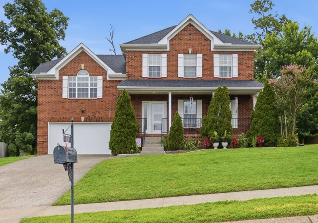 Homes for sale in Hendersonville, TN | 102 Bartlett Ln, Hendersonville, TN 37075 | MLS# 3255009