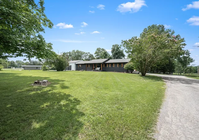 Photo 3 of Single family home for sale at 169 Warner Brg Rd, Shelbyville, TN 37160 | MLS# 3253568 | Listing updated on 2026-09-19