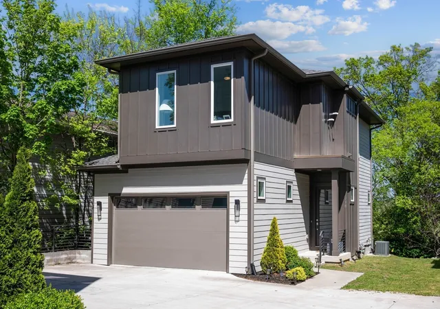 Photo 1 of Single family home for sale at 98b Oceola Ave, Nashville, TN 37209 | MLS# 3270514 | Listing updated on 2026-08-21