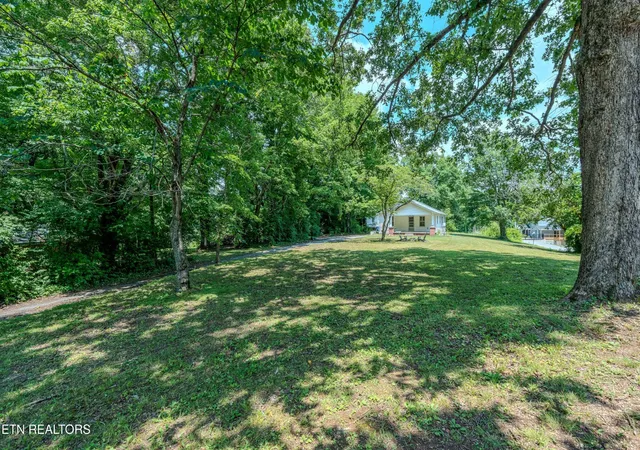 3rd image of 323 Lee Rd, Clinton, TN 37716 | MLS# 3509909