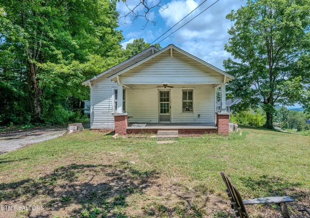 4th image of 323 Lee Rd, Clinton, TN 37716 | MLS# 3509909