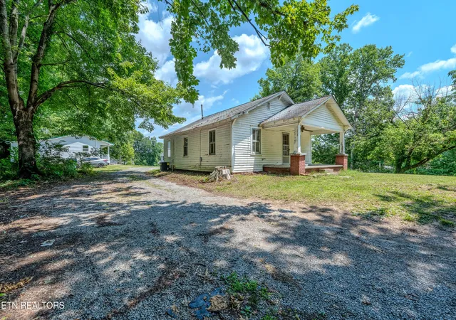 5th image of 323 Lee Rd, Clinton, TN 37716 | MLS# 3509909