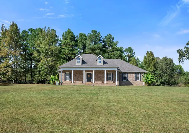 Homes for sale in Mc Ewen, TN | 2044 Old Blacktop Road, Mc Ewen, TN 37101 | MLS# 3252110