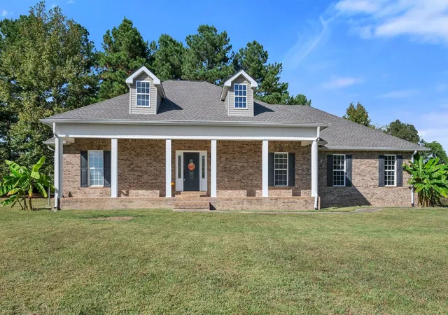 Homes for sale in Mc Ewen, TN | 2044 Old Blacktop Road, Mc Ewen, TN 37101 | MLS# 3252110