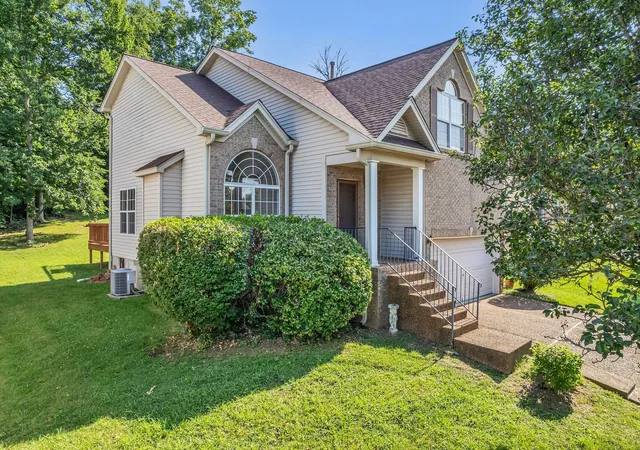 Photo 3 of Single family home for sale at 3704 Portsmouth Ct, Old Hickory, TN 37138 | MLS# 3254694 | Listing updated on 2026-10-01