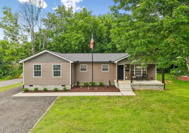 Homes for sale in Dickson, TN | 200 Cullum Ave, Dickson, TN 37055 | MLS# 3263080