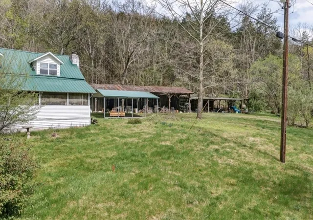 Homes for sale in Gainesboro, TN | 416 Hix Hollow Rd, Gainesboro, TN 38562 | MLS# 3256561